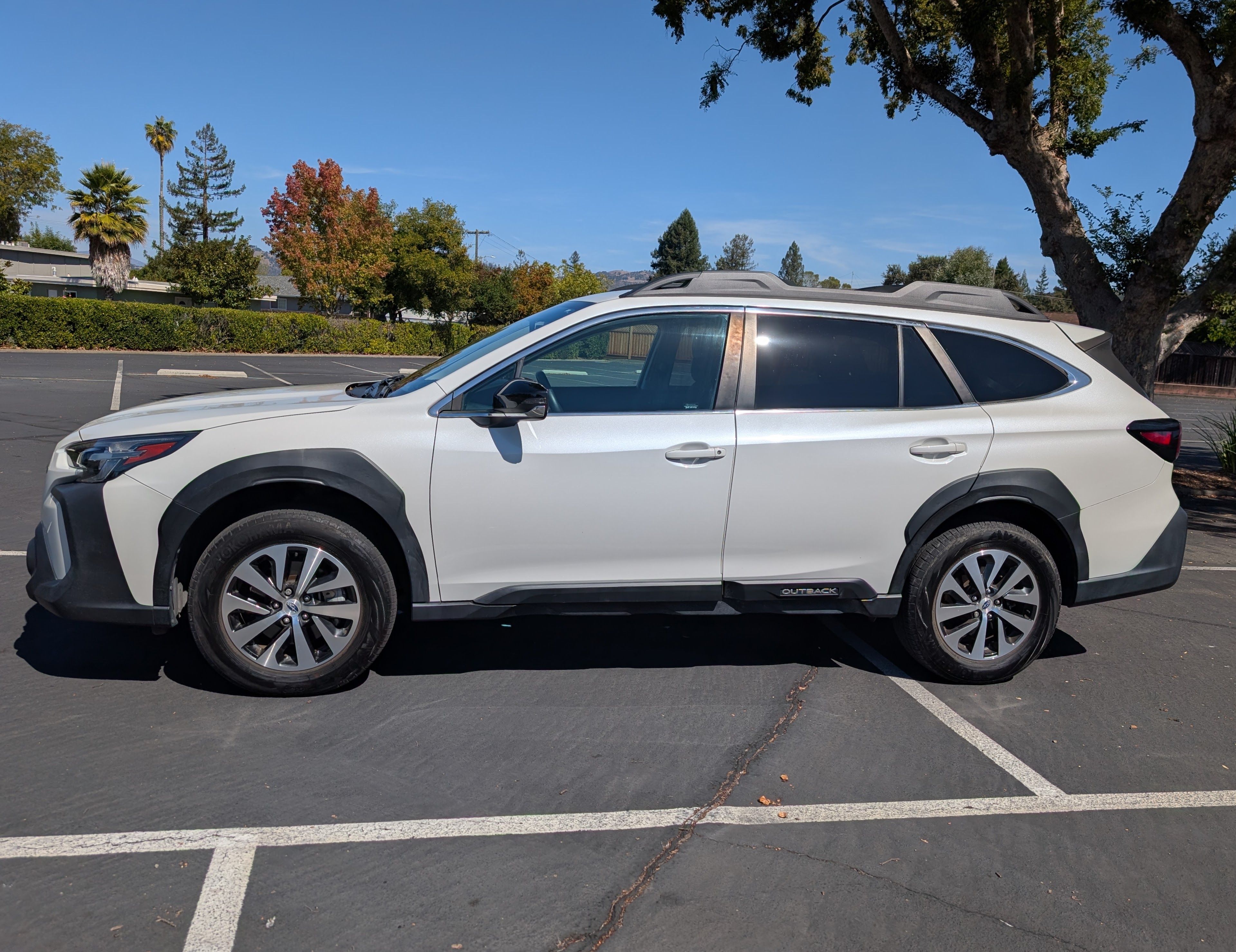 Used 2023 Subaru Outback Premium AWD/4WD image 1
