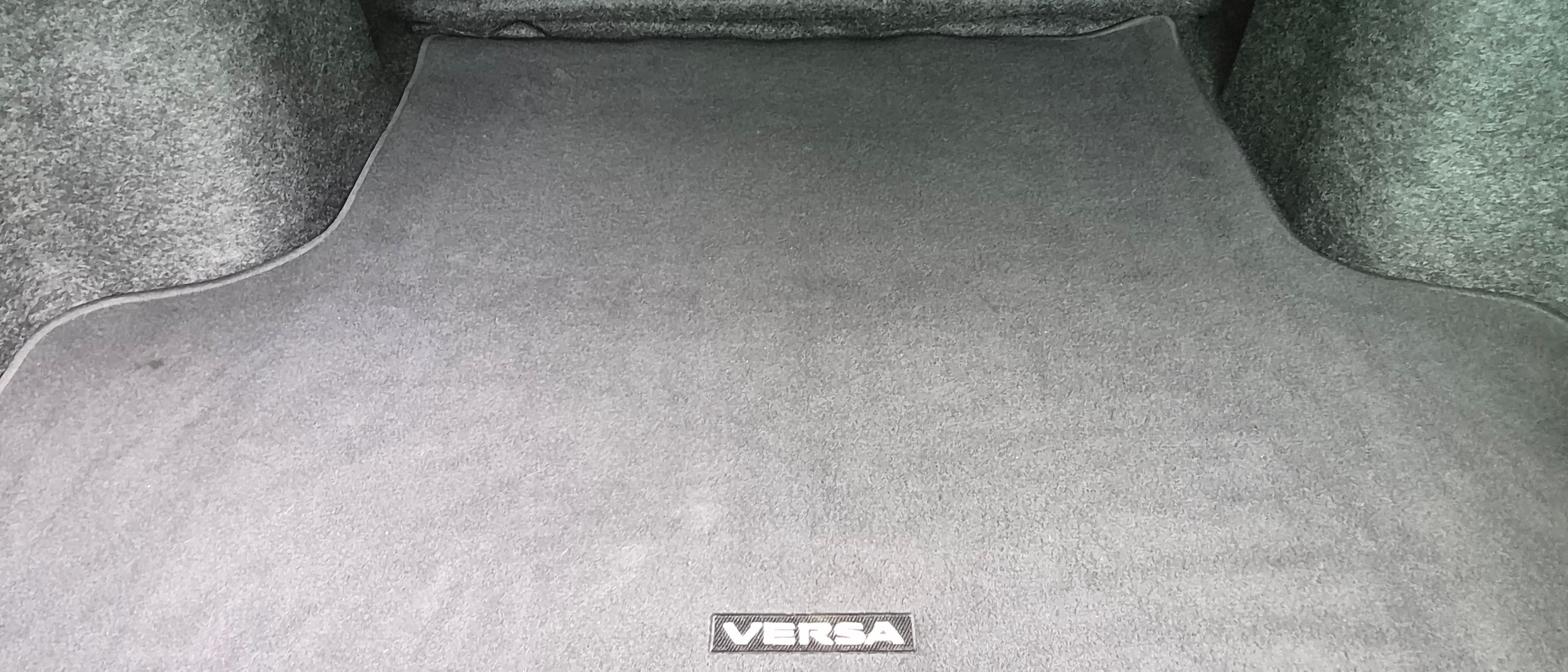 Used 2018 Nissan Versa SV FWD image 9