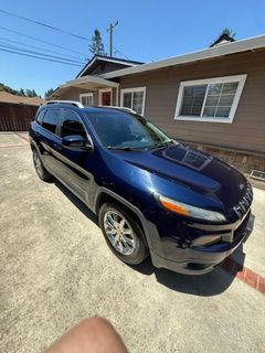Used 2014 Jeep Cherokee Limited w/ Luxury Group AWD/4WD image 2