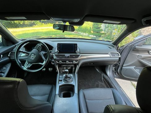 Used 2018 Honda Accord Sport image 6