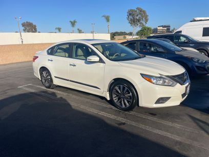 Used 2016 Nissan Altima 2.5 SL w/ 2.5 Technology Package