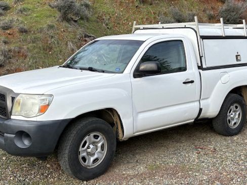 Used 2011 Toyota Tacoma 2WD Regular Cab image 1