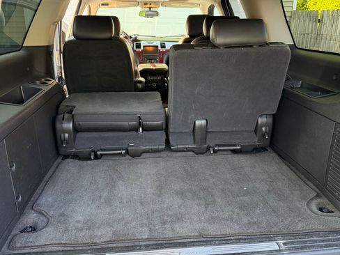 Used 2010 Cadillac Escalade ESV Premium AWD/4WD image 9
