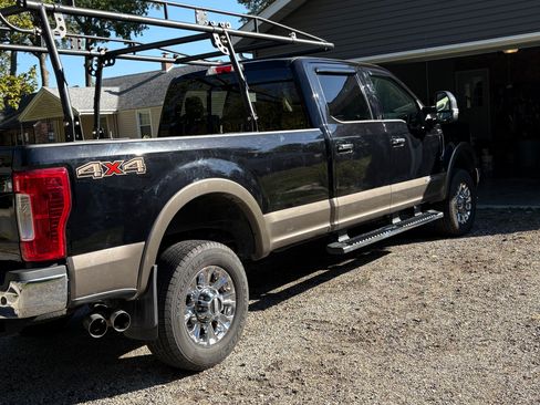 Used 2019 Ford F350 Lariat w/ Chrome Package image 9