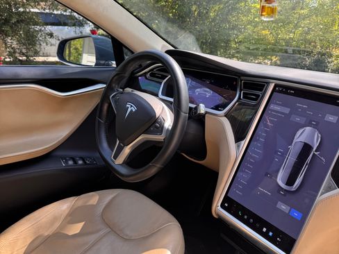 Used 2013 Tesla Model S Performance image 14