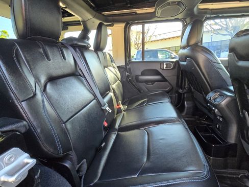 Used 2023 Jeep Wrangler Unlimited Rubicon 4xe w/ Steel Bumper Group image 5