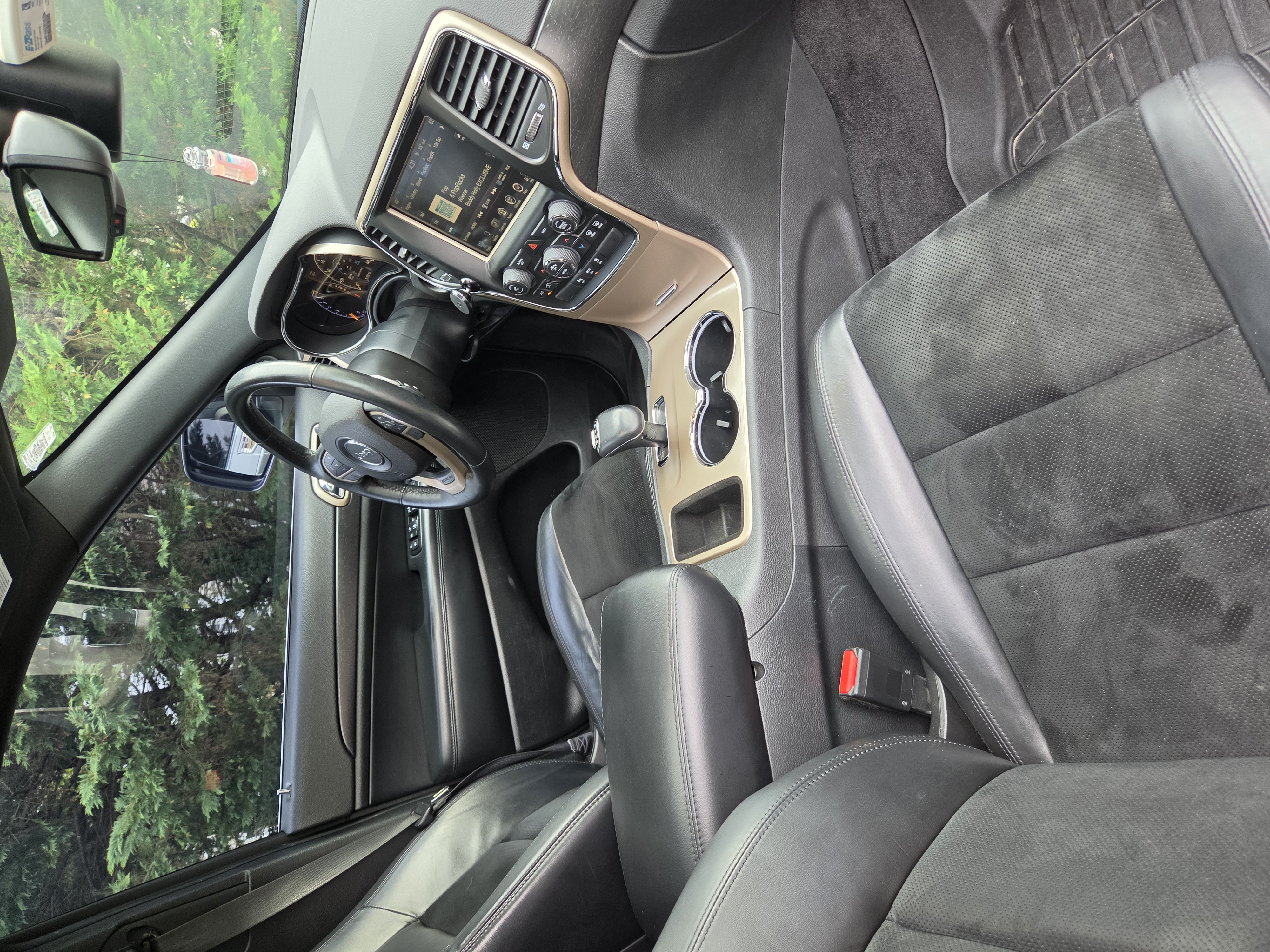 Used 2015 Jeep Grand Cherokee Altitude AWD/4WD image 17