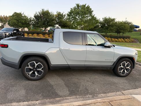 Used 2024 Rivian R1T Adventure AWD/4WD image 11