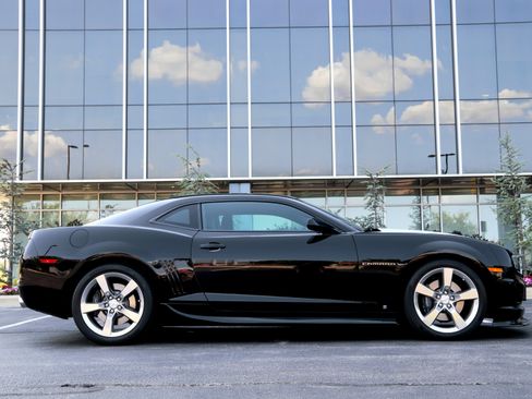 Used 2010 Chevrolet Camaro SS w/ LPO, Ground Effects Package RWD image 12