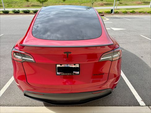 Used 2022 Tesla Model Y Long Range AWD/4WD image 5