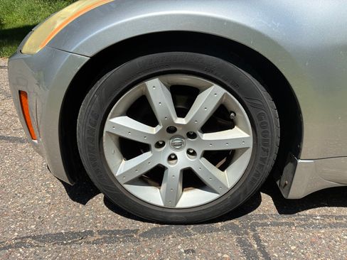 Used 2004 Nissan 350Z Enthusiast RWD image 11