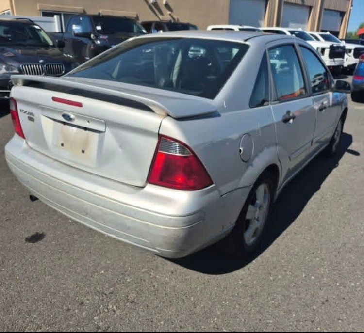 Used 2007 Ford Focus SES FWD image 4