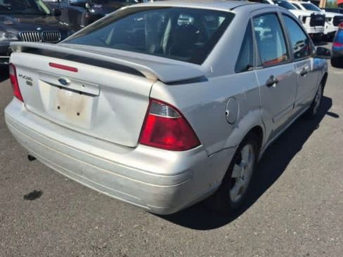 Used 2007 Ford Focus SES FWD image 4