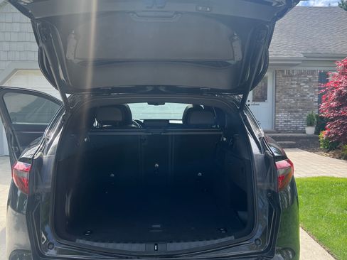 Used 2023 Alfa Romeo Stelvio Quadrifoglio image 10