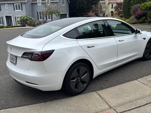Used 2019 Tesla Model 3 image 4