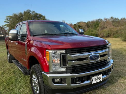 Used 2017 Ford F350 XLT w/ XLT Premium Package image 9