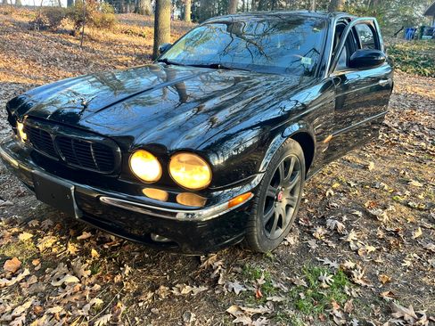 Used 2005 Jaguar XJ8 image 16