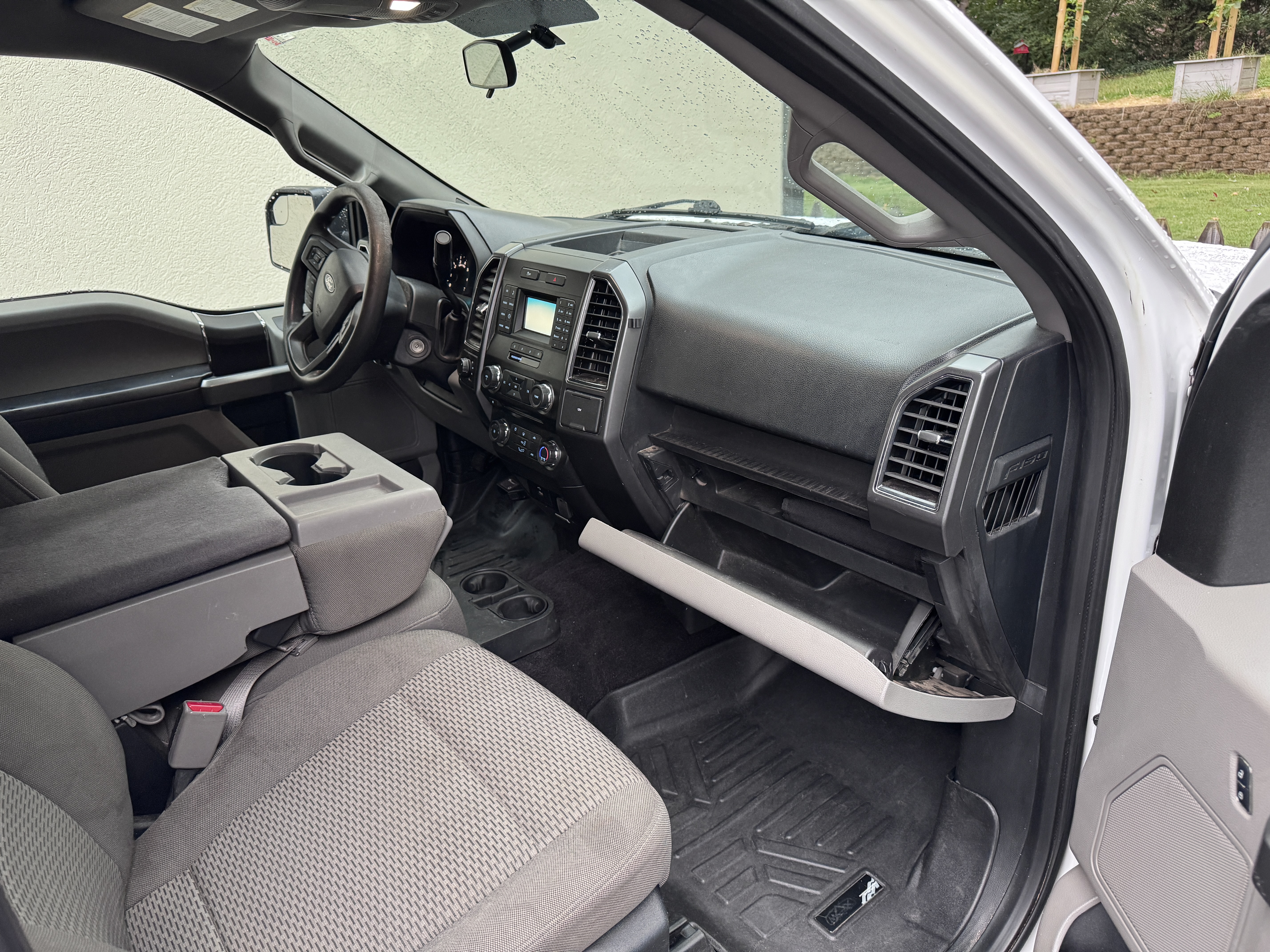 Used 2017 Ford F150 XLT AWD/4WD image 4