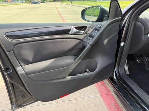 Used 2011 Volkswagen Golf 4-Door image 15