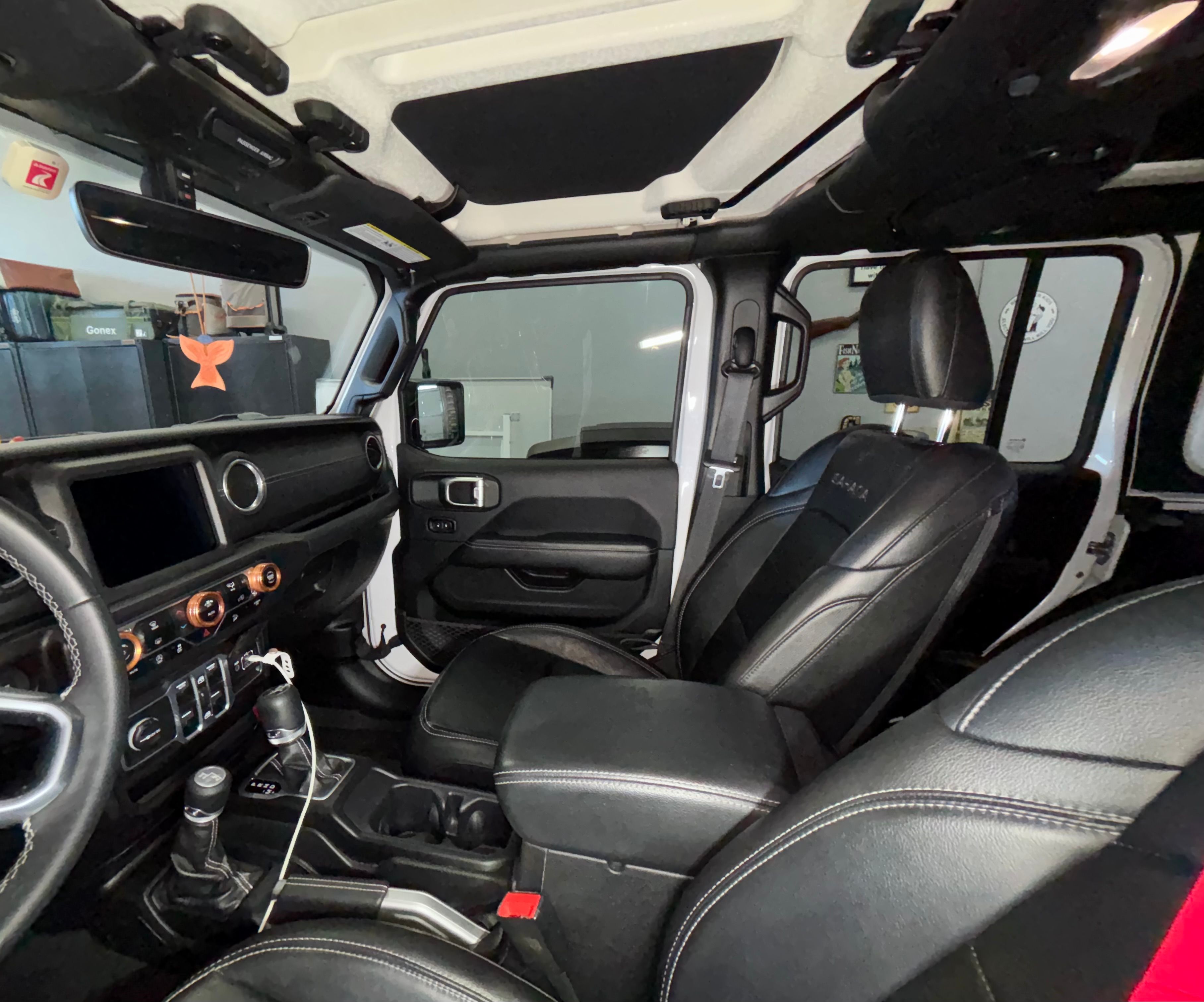 Used 2018 Jeep Wrangler Unlimited Sahara w/ Dual Top Group AWD/4WD image 9