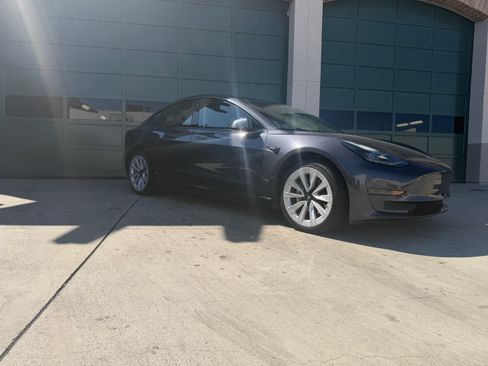 Used 2021 Tesla Model 3 Standard Range Plus RWD image 1