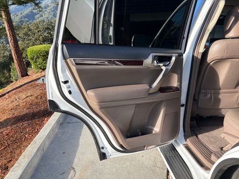 Used 2018 Lexus GX 460 Premium AWD/4WD image 16