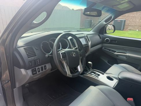 Used 2014 Toyota Tacoma 4x4 Double Cab w/ Limited Package image 17