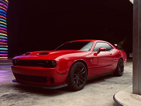 Used 2023 Dodge Challenger SRT Hellcat RWD image 2