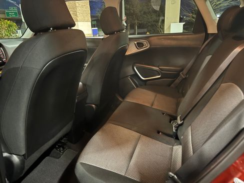 Used 2020 Kia Soul LX image 13