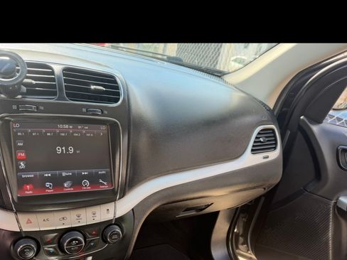 Used 2019 Dodge Journey SE FWD image 22