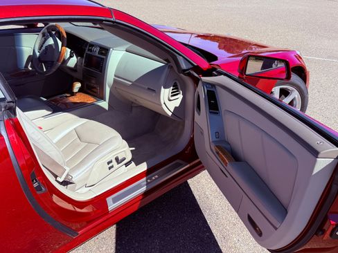 Used 2004 Cadillac XLR image 12