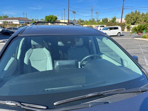 Used 2023 Toyota Sienna Limited image 29