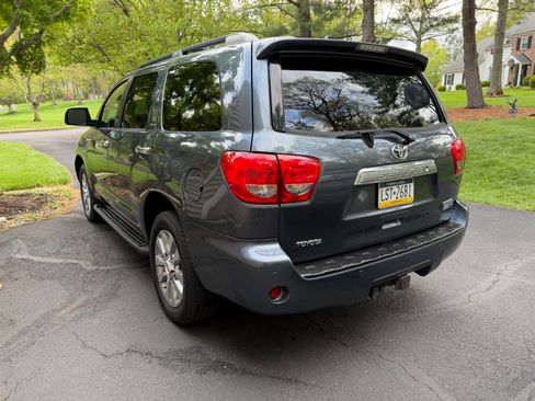 Used 2010 Toyota Sequoia Limited AWD/4WD image 5