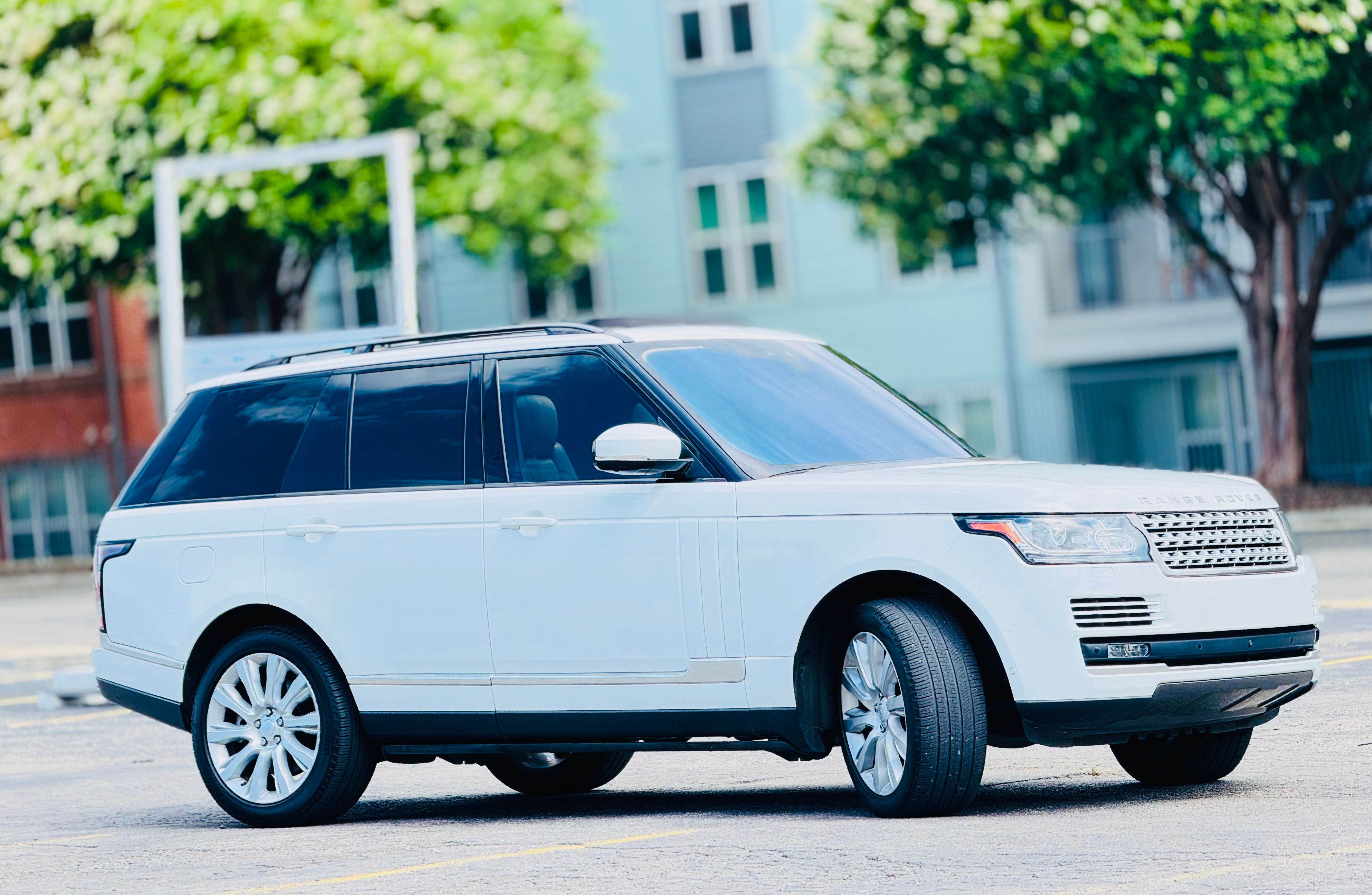 Used 2017 Land Rover Range Rover HSE AWD/4WD image 4