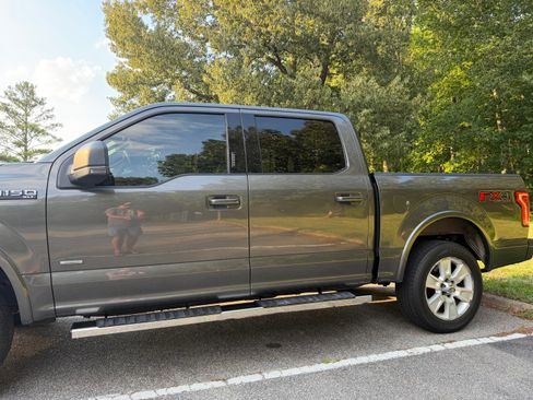 Used 2016 Ford F150 XLT w/ Equipment Group 302A Luxury AWD/4WD image 6