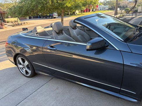 Used 2011 Mercedes-Benz E 550 Cabriolet image 2