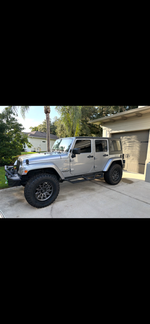 Used 2013 Jeep Wrangler Unlimited Sahara w/ Dual Top Group AWD/4WD image 2
