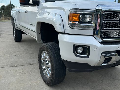 Used 2018 GMC Sierra 2500 Denali AWD/4WD image 8