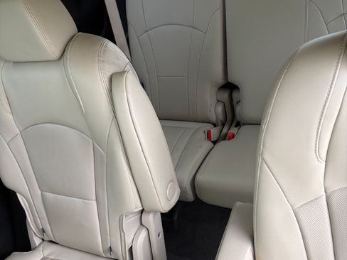 Used 2019 Buick Enclave Essence image 16