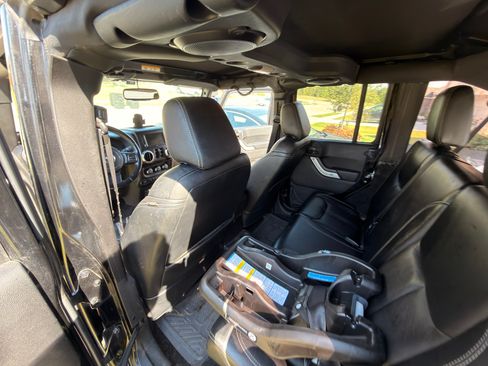 Used 2014 Jeep Wrangler Unlimited Sahara w/ Connectivity Group AWD/4WD image 13