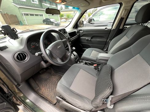 Used 2010 Jeep Patriot Sport FWD image 9