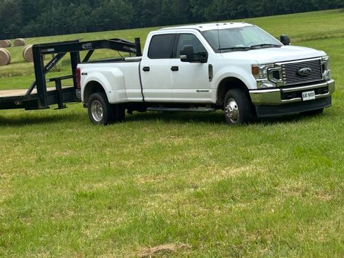 Used 2022 Ford F350 XLT image 2