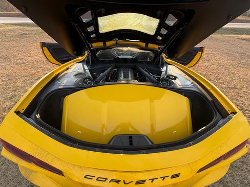 Used 2025 Chevrolet Corvette Stingray Coupe w/ 1LT image 16