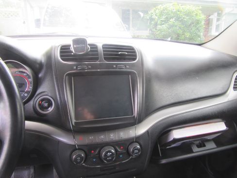 Used 2017 Dodge Journey Crossroad image 2