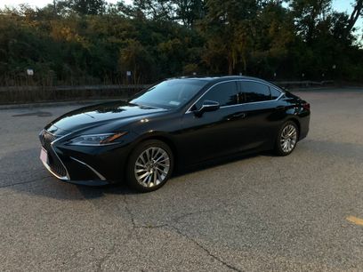 Used 2021 Lexus ES 350 Ultra Luxury w/ Accessory Package 2