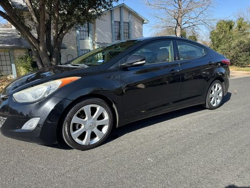Used 2013 Hyundai Elantra Limited image 1