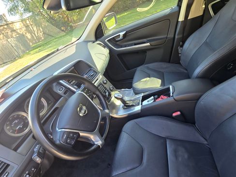 Used 2013 Volvo XC60 T6 Platinum image 9
