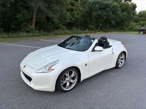 Used 2012 Nissan 370Z Touring w/ Sport Pkg RWD image 18