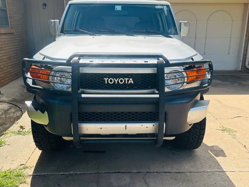 Used 2007 Toyota FJ Cruiser 4WD w/ Upgrade Pkg 1 image 2