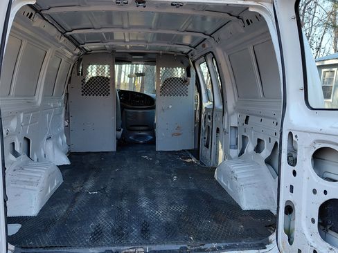 Used 1998 Ford E-150 and Econoline 150 image 12